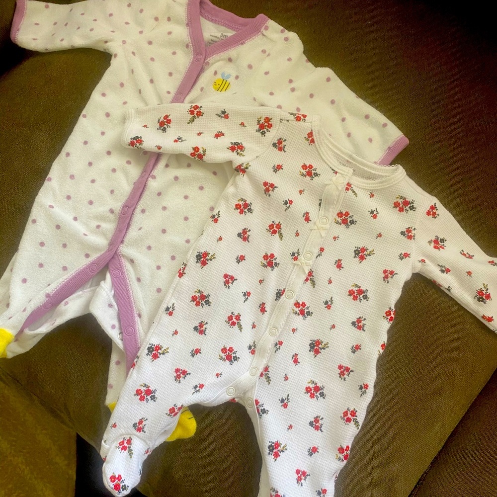 ❌SOLD❌Baby girl Carter’s sleepers